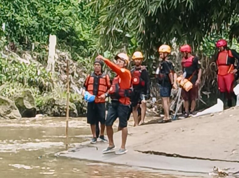 Pencarian Hari Ketiga Bocah Bernama Kurt Cobain di Sungai Brantas Malang