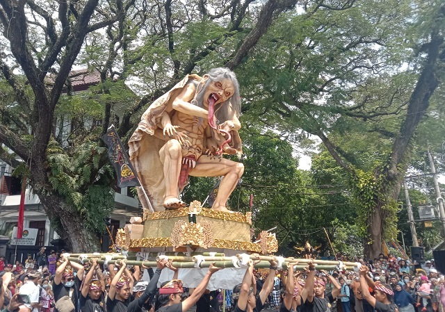Ilustrasi pawai ogoh-ogoh Kota Malang. (Foto: Tugumalang/M Sholeh)