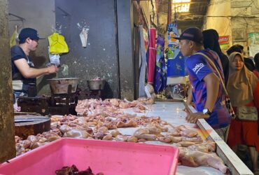 Jelang Lebaran, 1,5 Ton Daging Ayam Ludes dalam Waktu 10 Jam di Pasar Kepanjen