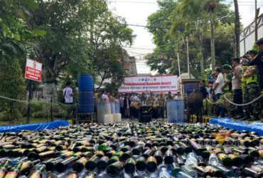 Ribuan botol miras dilakukan pemusnahan di Polres Malang (blok-a.com/ Putu Ayu Pratama S)