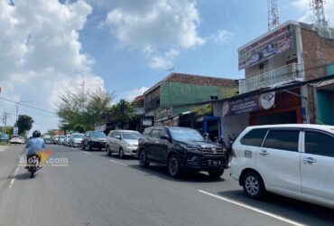 Kemacetan dari arah Kota Batu menuju Karanglo, Kecamatan Singosari, Kabupaten Malang (blok-a.com/ Putu Ayu Pratama S)