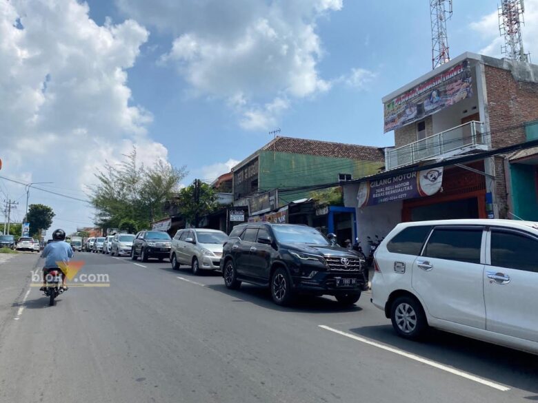 Kemacetan dari arah Kota Batu menuju Karanglo, Kecamatan Singosari, Kabupaten Malang (blok-a.com/ Putu Ayu Pratama S)