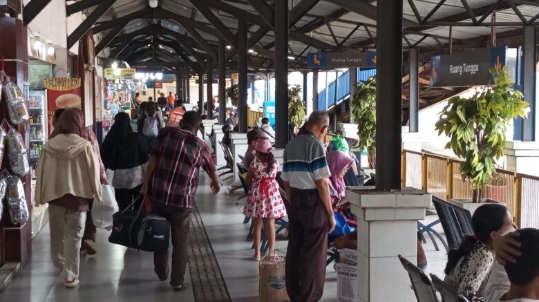 Terminal Arjosari Malang Nampak Lengang Hari Ini