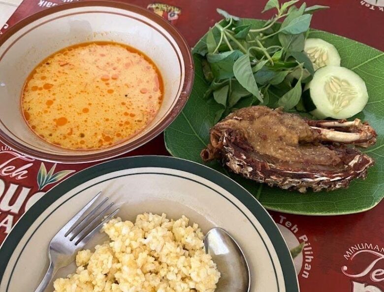 Menu bebek kuah pedas Pak Slamet Pakis (dok. Google foto)
