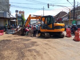 Aspal Ambles di Jalan Ranu Grati akan Dikebut Agar Cepat Selesai