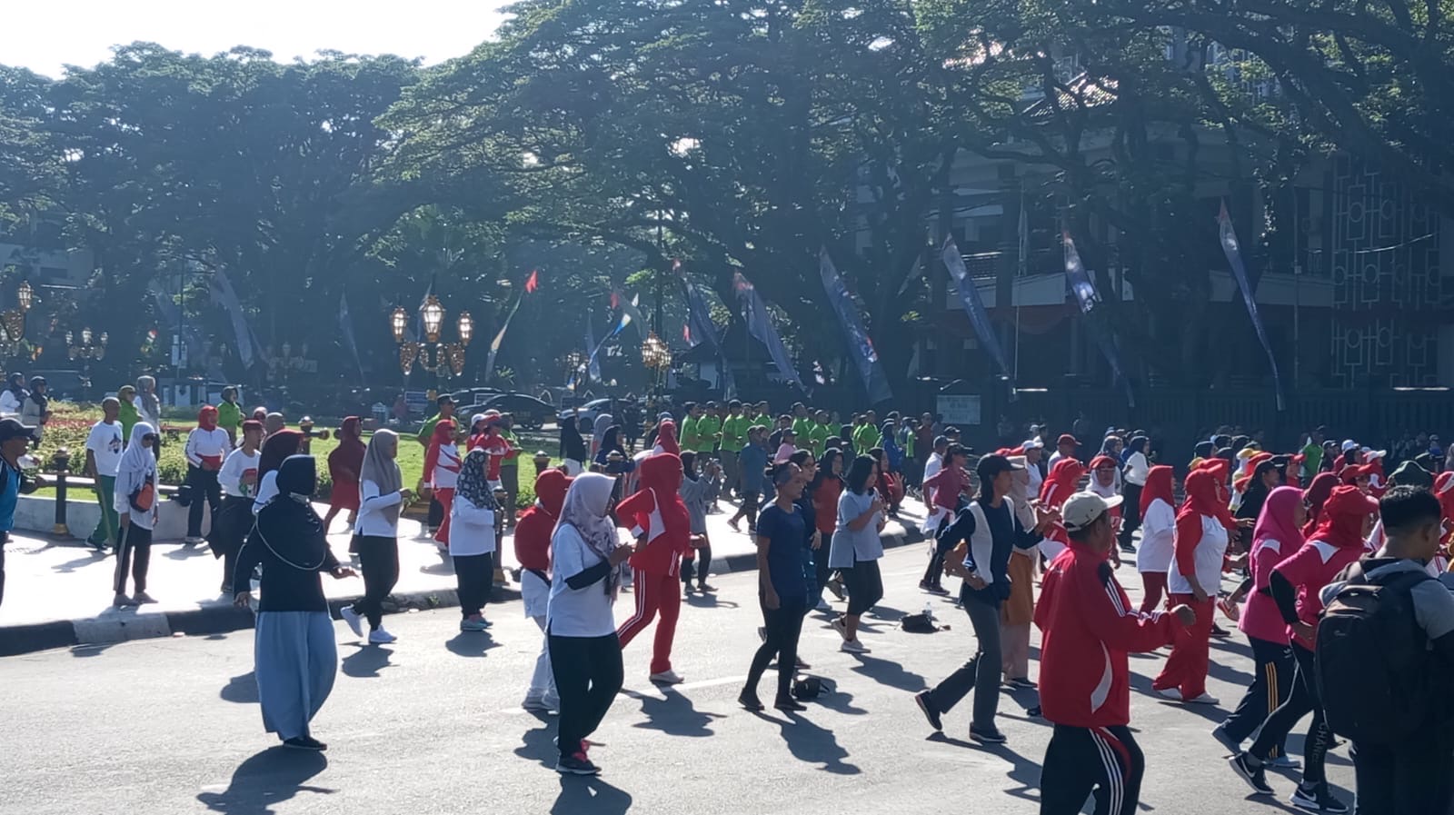 Senam STMJ Perdana di Balai Kota Malang Meriah, Ratusan Orang Tumpek Blek