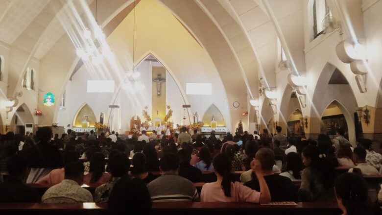 3 Ribu Umat Katolik Ikut Misa Hari Raya Paskah di Gereja Katerdal Ijen Malang