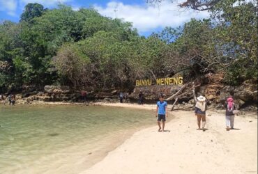 Pantai Banyu Meneng Malang, Sajikan Ombak Tenang Cocok untuk Liburan saat Lebaran