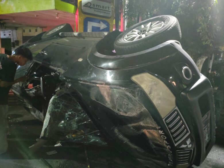 Kecelakaan Tunggal di Tlogomas Malang, Mobil Pajero Ringsek