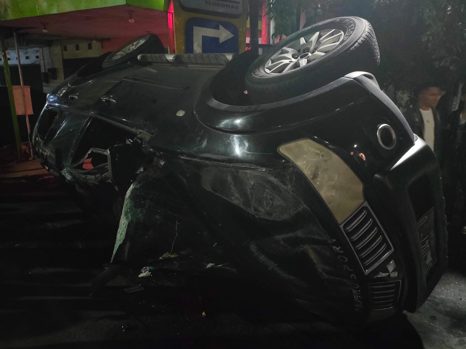 Penampakkan mobil Pajero setelah kecelakaan dan oleng di Tlogomas, Kota Malang (Yuki Setiawan/Mahasiswa Magang Unitri)