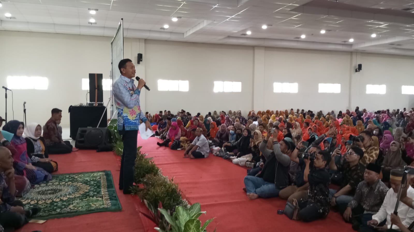 Pj Wali Kota Malang Suka Nyanyi, Sumbang Dua Lagu di Halal bi Halal Dikbud Bersama 5 Ribu Guru