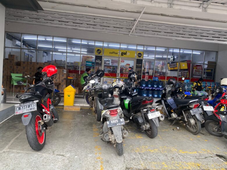 Jukir Liar Alfamart di Malang Tidak Perlu Diberi Uang