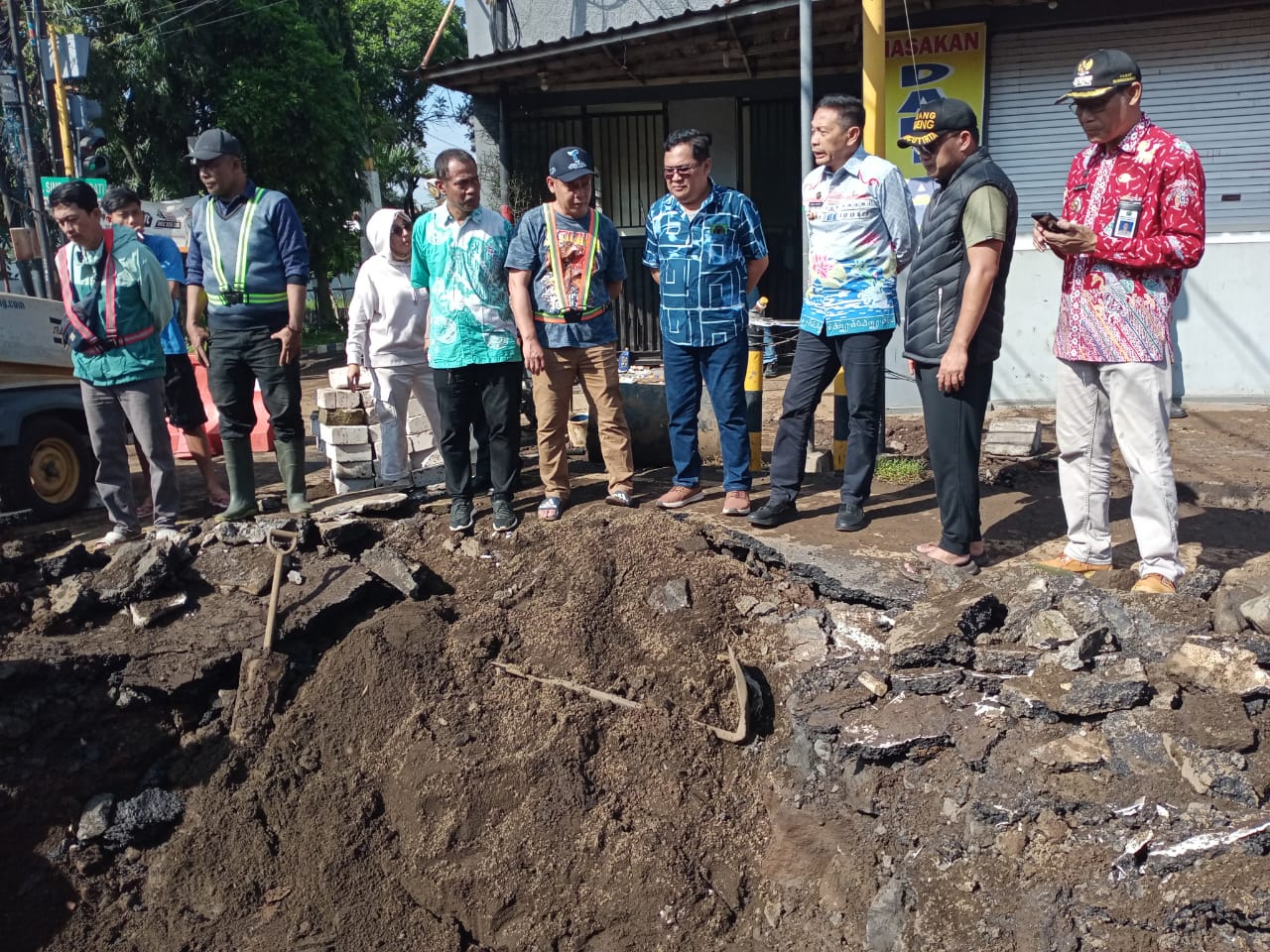 Pj Wali Kota Malang Tinjau Lokasi, Jelaskan Penyebab Pipa PDAM Bisa Jebol