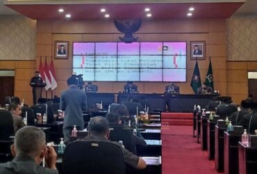 Rapat paripurna tukar guling guling aset milik Pemkot Blitar dengan tanah warga di Gedung Paripurna DPRD Kota Blitar. (blok-a.com/Fajar)