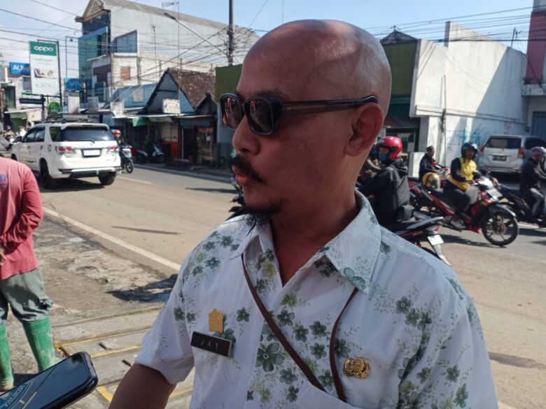 Dishub Kota Malang Alihkan Arus Lalu Lintas Dampak Pipa PDAM Jebol di Ranugrati