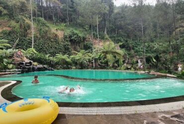 Keindahan kolam renang di Taman Kemesraan Pujon, Kabupaten Malang (dok. Google foto)
