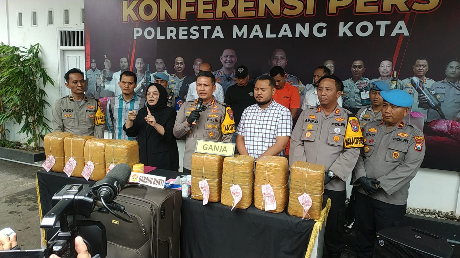 Nyamar Jadi Pemudik, Ternyata Kurir Narkoba 42 Kilogram satreskoba Polresta Malang Kota tol Warugunung Surabaya.