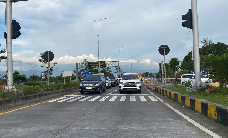 Antrean Exit Tol Karanglo Kabupaten Malang. (blok-a.com/Putu Ayu Pratama S)
