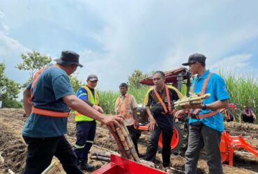 Para petani Blitar mendapat bimbingan soal metode modern farm pengelolaan tebu. (blok-a.com/Fajar)