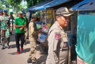 Penertiban PKL di area Yon Zipur 5 Kecamatan Kepanjen, Kabupaten Malang (dok. Satpol PP for blok-a.com)