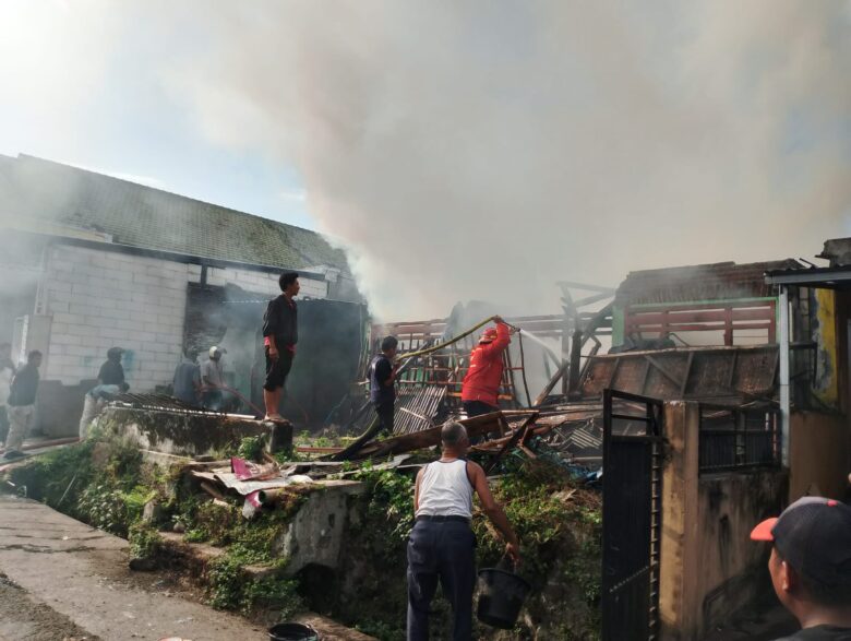 Korsleting Listrik, Rumah Serta Motor di Singosari Ludes Terbakar