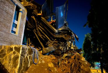 Mobil Honda Civic Tabrak Rumah di Kota Batu, Pengemudi Tewas