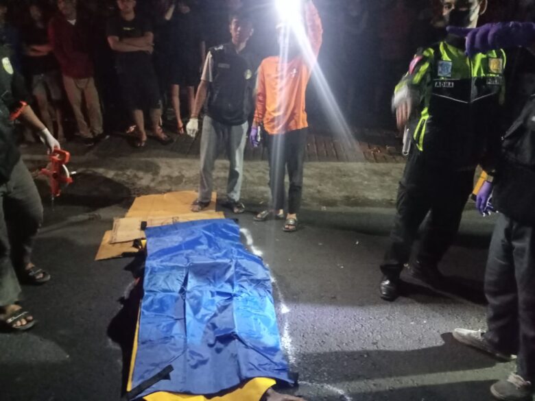 Kota Malang, blok-a.com - Kecelakaan melibatkan 3 sepeda motor terjadi di Jalan Saxophone, Kelurahan Tunggulwulung Kecamatan Lowokwaru,