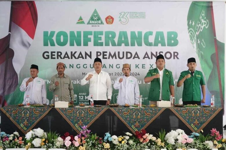 Teks foto : Plt Bupati Sidoarjo, Haji Subandi saat acara pembukaan konferensi anak cabang GP Ansor Tanggulangim