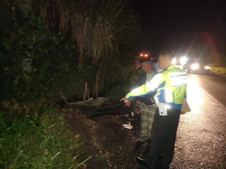 Kabupaten Malang, blok-a.com - Kecelakaan tunggal terjadi di wilayah Kecamatan Pujon Kabupaten Malang.