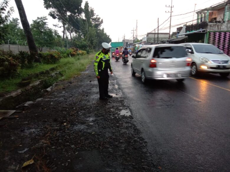 Mobil Ambulans Tabrak Pemotor Hingga Tewas di Pakisaji Malang