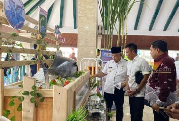 Kemenhan tinjau stand hasil perikanan di Kabupaten Malang (blok-a.com/ Putu Ayu Pratama S)