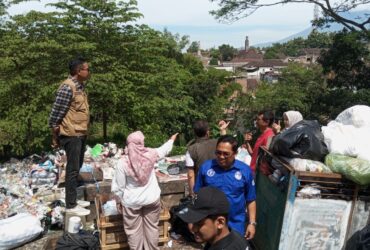Kota Malang, blok-a.com - Warga Kelurahan Jatimulyo sempat mengeluhkan kondisi Tempat Pengolahan Sampah (TPS) yang terletak di samping Tempat Pemakaman Umum Jatimulyo