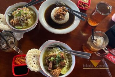 Menu soto daging dan rawon di Warung Ratu Rawit (blok-a.com/ Putu Ayu Pratama S)
