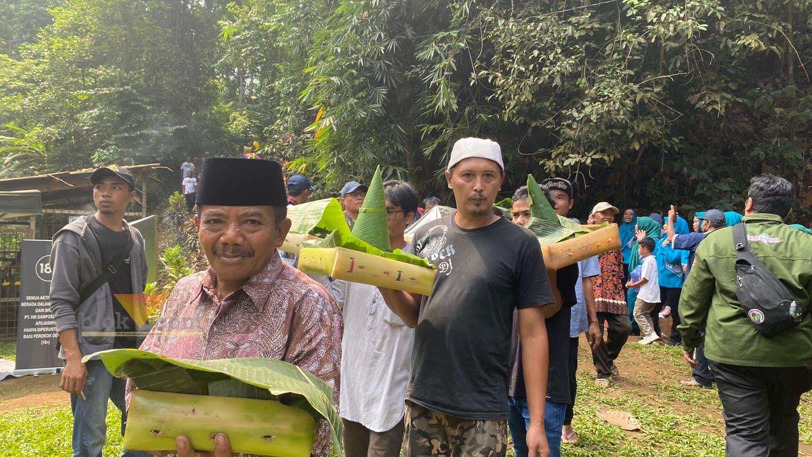 Prosesi iring-iring tumpeng di Sumber Air Umbulan (blok-a.com/ Putu Ayu Pratama S)