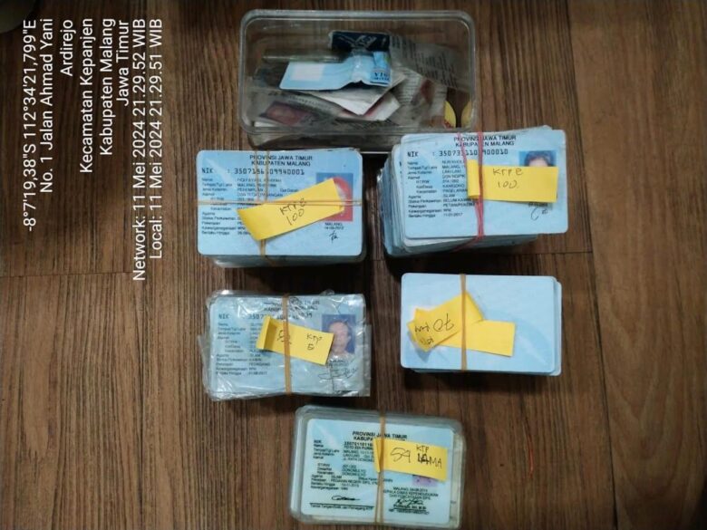 Barang bukti KTP yang diamankan oleh polisi (dok. Satreskrim Polres Malang)