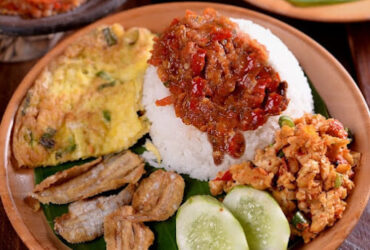 Kabupaten Malang, blok-a.com - Bagi pecinta kuliner pedas, Sego Sambel Wak Kabul wajib masuk dalam daftar kuliner yang mau dicoba. 