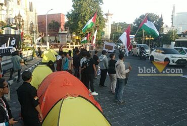 Puluhan Mahasiswa Gelar Aksi Bela Palestina di Kayutangan Heritage Malang