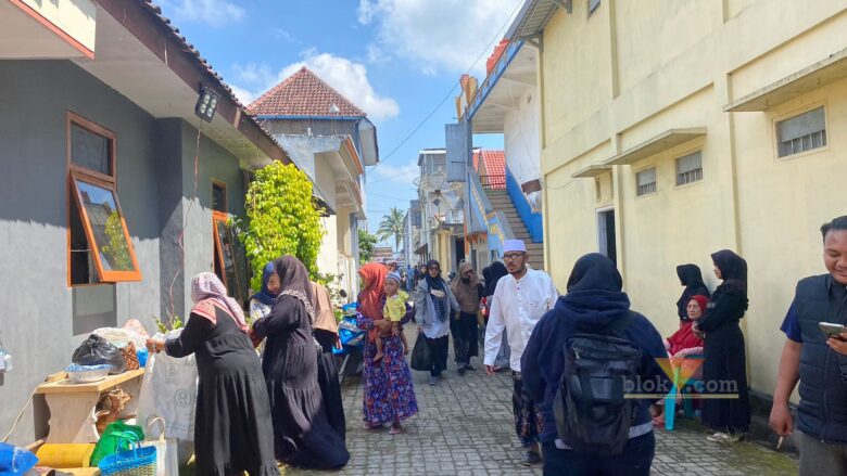 Suasana rumah duka korban kecelakaan mobil masuk jurang di area TNBTS Malang yang berada di Kecamatan Gondanglegi, Selasa (14/5/2024) (blok-a/Putu Ayu Pratama S)
