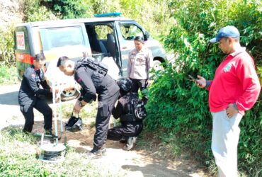 Kabupaten Malang, blok-a.com - Polisi melakukan disposal 9 mortir yang diduga peninggalan Perang Dunia 2 di Kecamatan Pujon Kabupaten Malang.