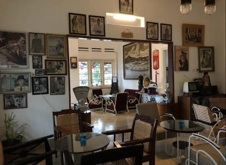 Salah satu ruangan yang banyak diburu oleh pelanggan di Kafe Embun Pagi Kota Batu (dok. Google foto)