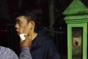 Tangkapan layar video pria babak belur usai diduga jadi korban penganiayaan di Lapangan Rampal, Malang.