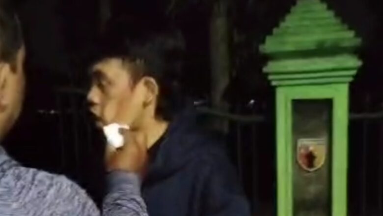 Tangkapan layar video pria babak belur usai diduga jadi korban penganiayaan di Lapangan Rampal, Malang.
