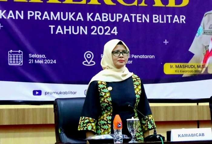 Bupati Blitar Hj. Rini Syarifah membuka Rapat Kerja Cabang (Rekercab) Gerakan Pramuka Blitar Tahun 2024 di ruang rapat Candi Penataran Kantor Bupati Blitar. (blok-a.com/Fajar)
