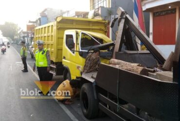 Kondisi kendaraan truk usai tabrakan di Pakisaji, Kabupaten Malang (blok-a.com)
