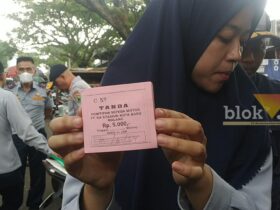 Kota Malang, blok-a.com - Belakangan ini beredar sebuah informasi bahwa salah satu juru parkir (Jukir) menarik tarif parkir Stasiun Kota Malang