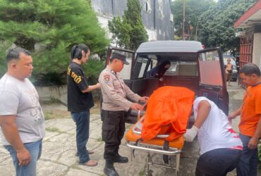 caption:Tim Inafis Polres Batu Olah TKPdi Dalam Kamar Mess CV YPMinggu (23/6/2024) (blok-a/Andik Agus)