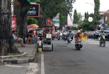 Daripada Dibuat Dagang Bakso, Dewan Usulkan Trotoar di Kota Malang Dibuat Taman Saja