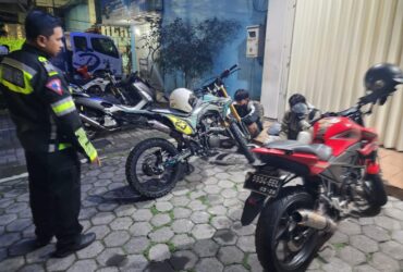 caption:Petugas Lakukan Penindakan Motor Berknalpot Brong di Kota Malang, Jumat (21/6/2024) (blok-a/Andik Agus)