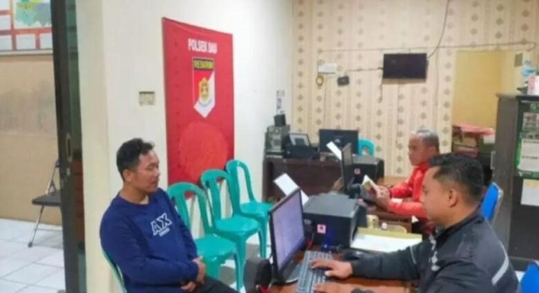 caption:Pelaku Saat di Interogasi Polisi di Polsek Dau Malang, Minggu (23/6/2024) (blok-a/Andik Agus)