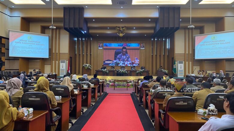 Rapat paripurna tentang pertanggungjawaban pelaksanaan Anggaran Pendapatan dan Belanja Daerah (APBD) 2023, pada Selasa (4/6/2024). (blok-a.com/ Putu Ayu Pratama S)